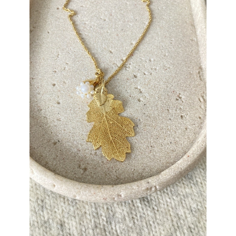 Gold Tone Oak Leaf Pendant Necklace Faux Pearl Flower Charm Woodland‎ Nature